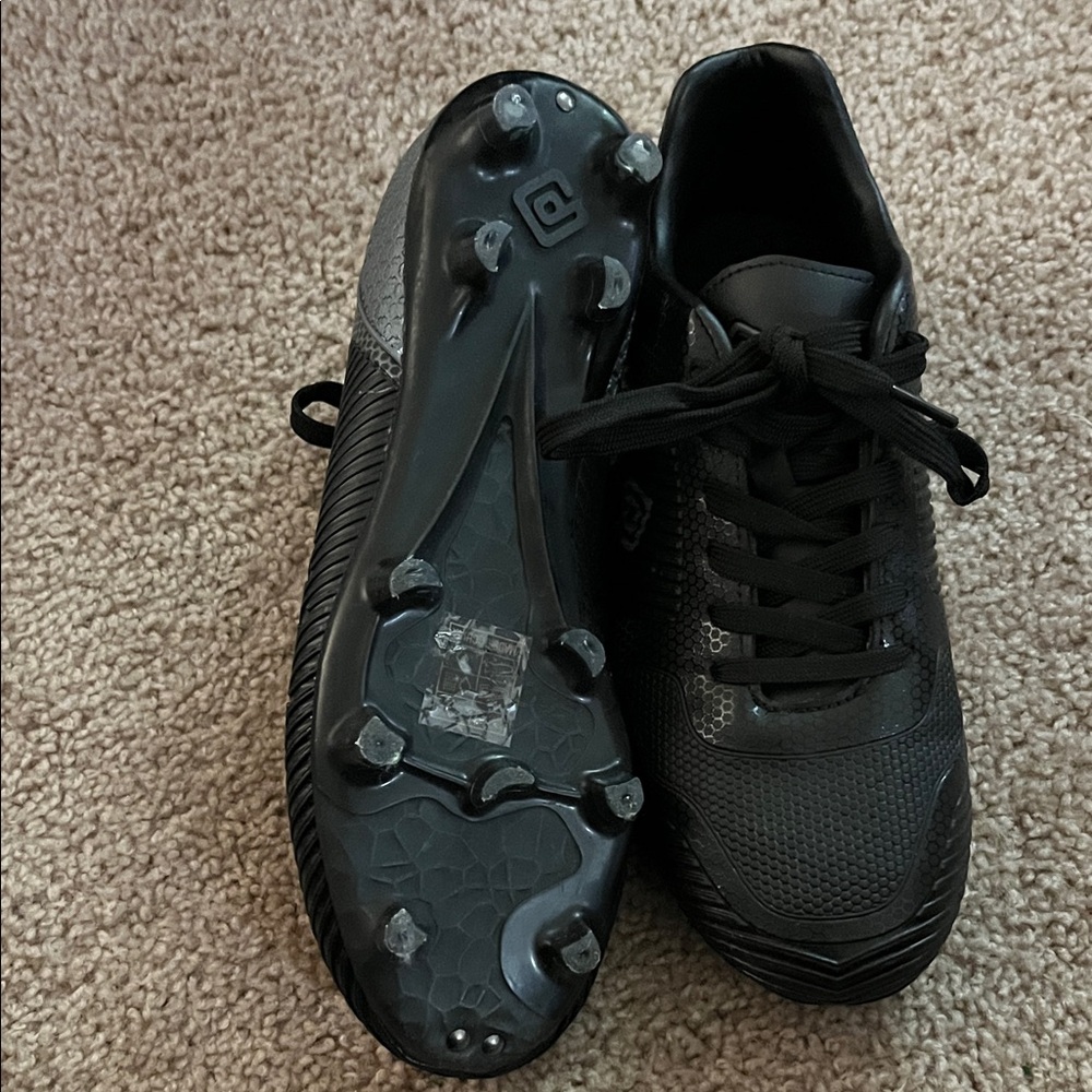 Umbro Black Men's cleats size 7.5 - Picture 2 of 5